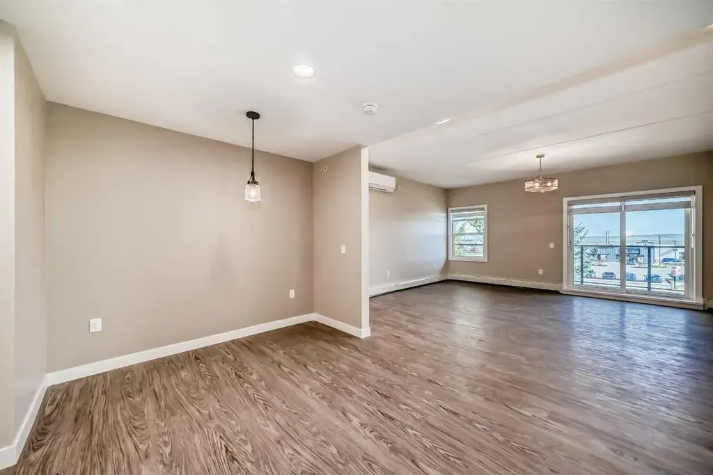 404 1 Avenue SE, #206