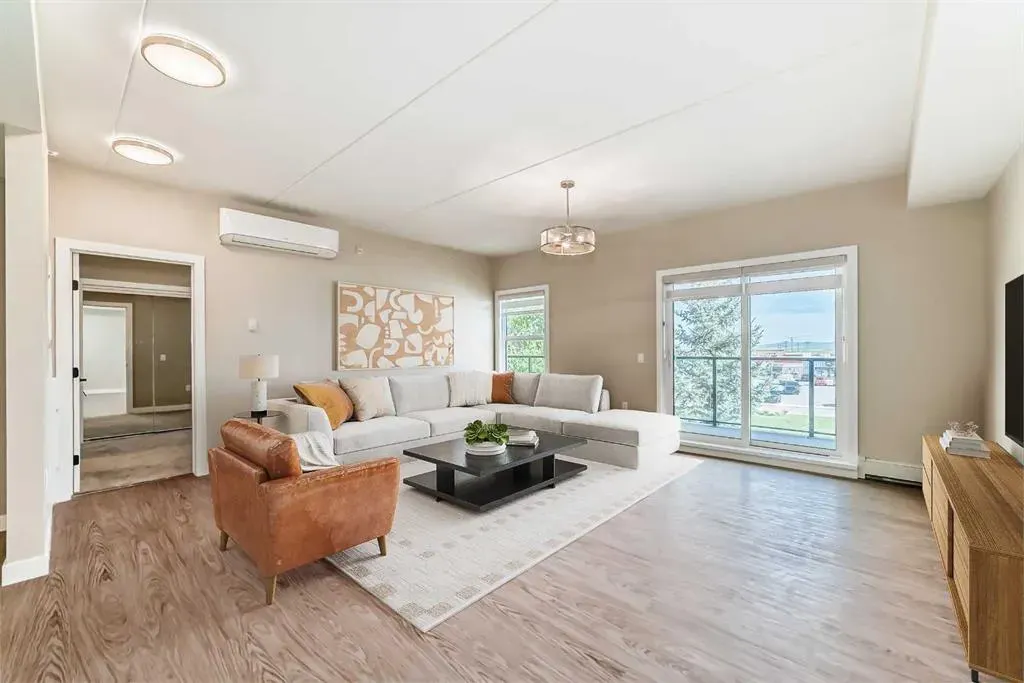 404 1 Avenue SE, #206
