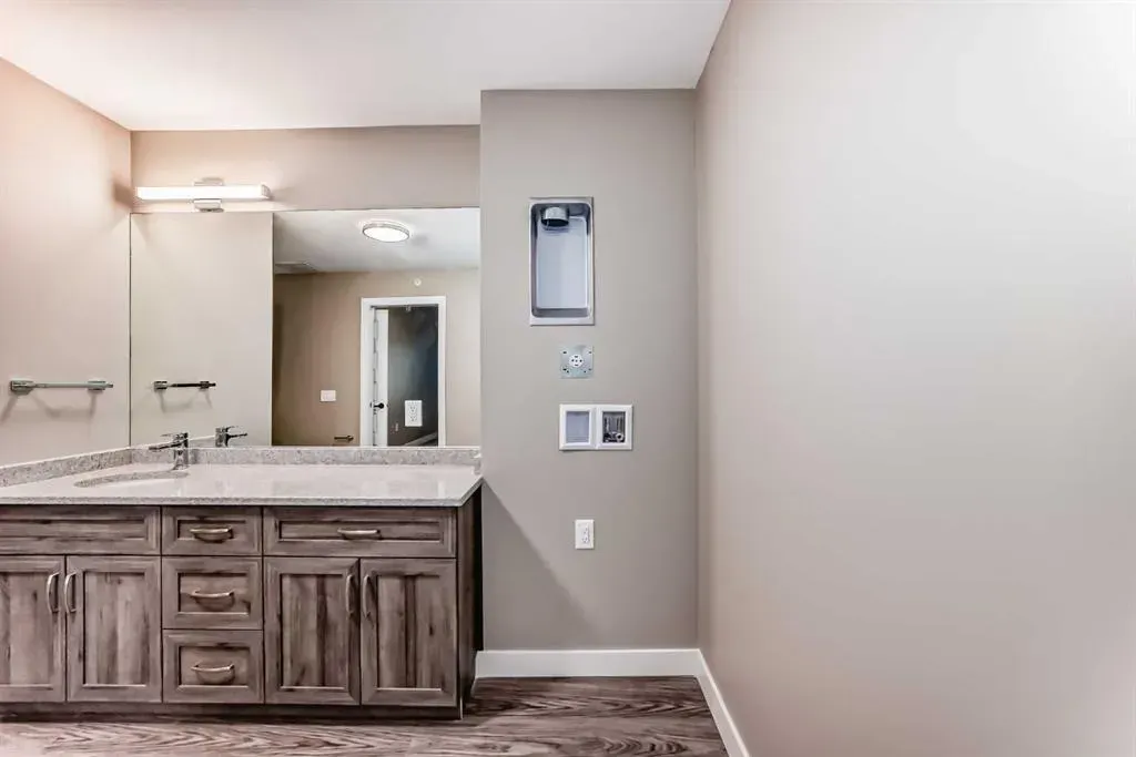 404 1 Avenue SE, #206