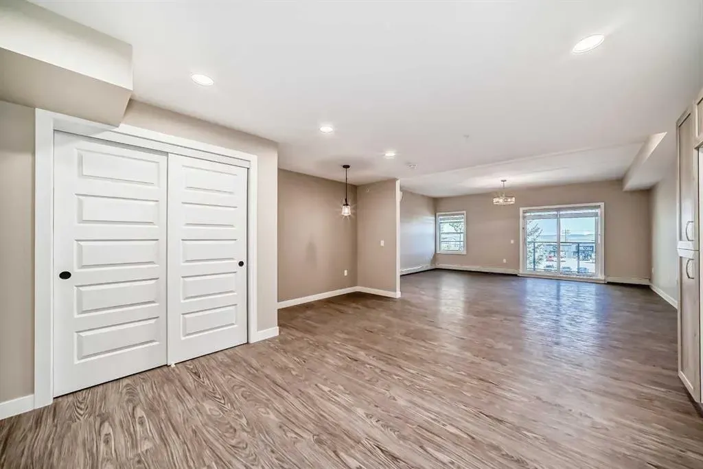 404 1 Avenue SE, #206