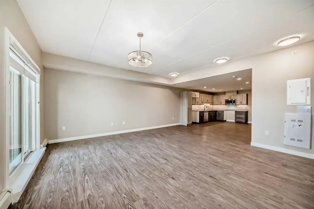 404 1 Avenue SE, #206