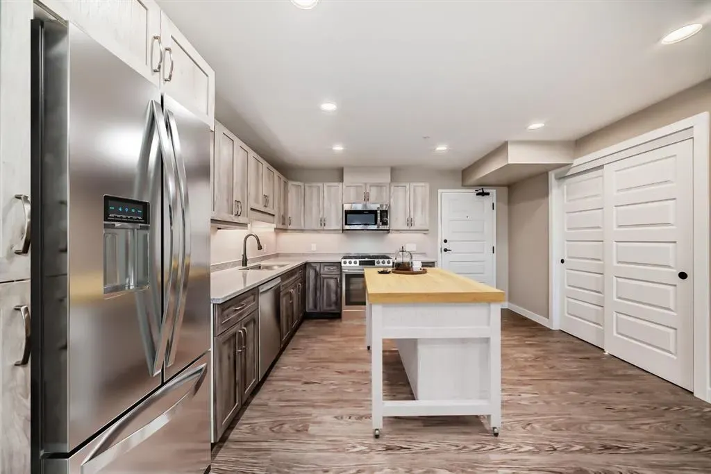 404 1 Avenue SE, #206
