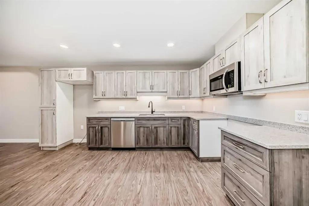 404 1 Avenue SE, #206