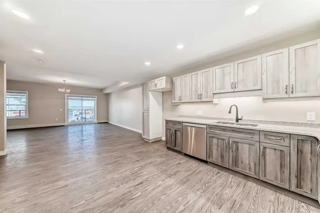 404 1 Avenue SE, #206