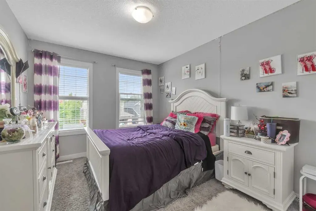 19 Mount Rae Heights