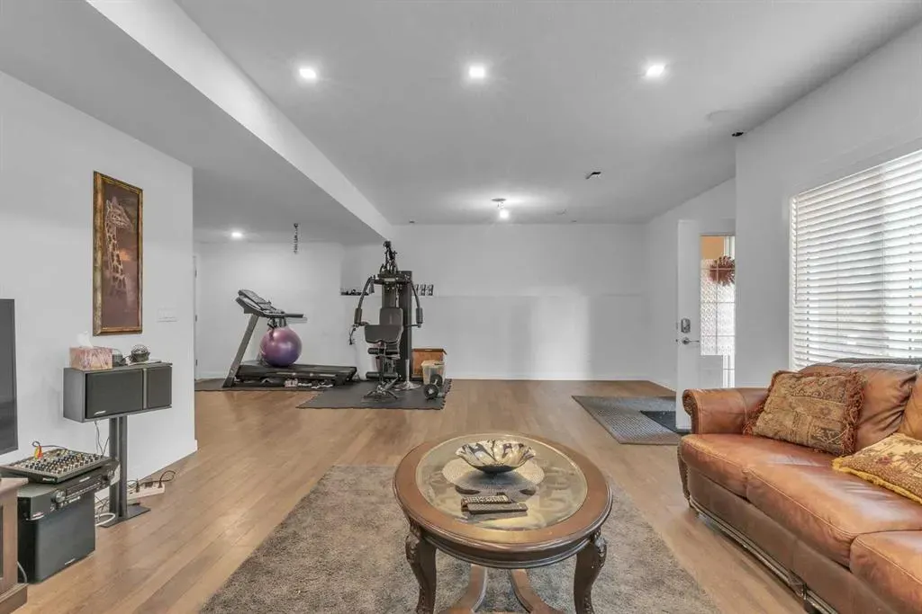 19 Mount Rae Heights