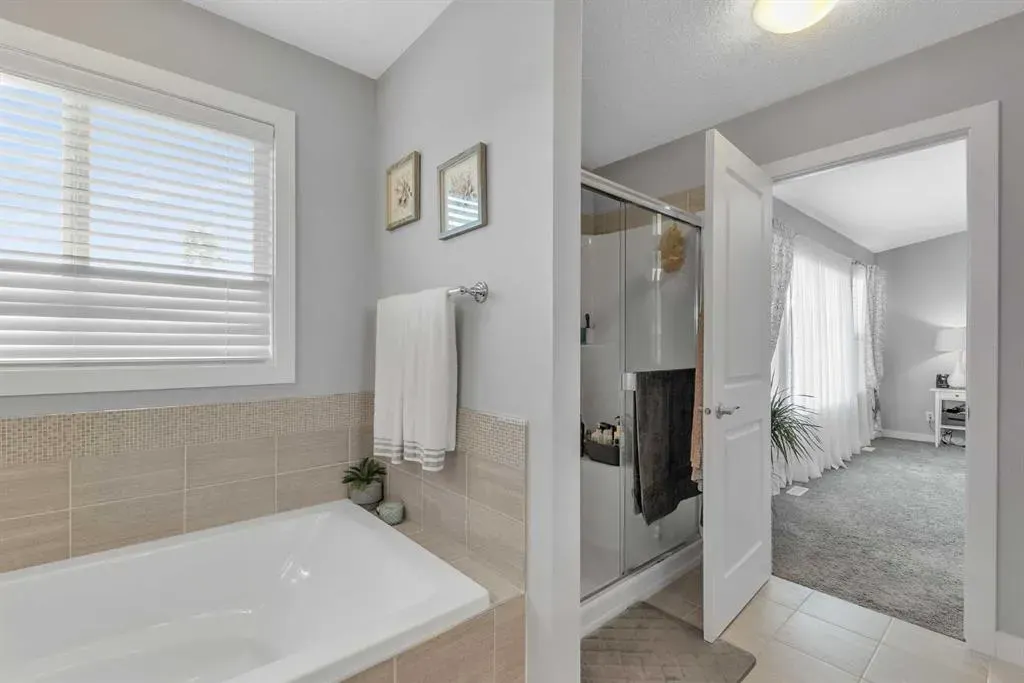 19 Mount Rae Heights