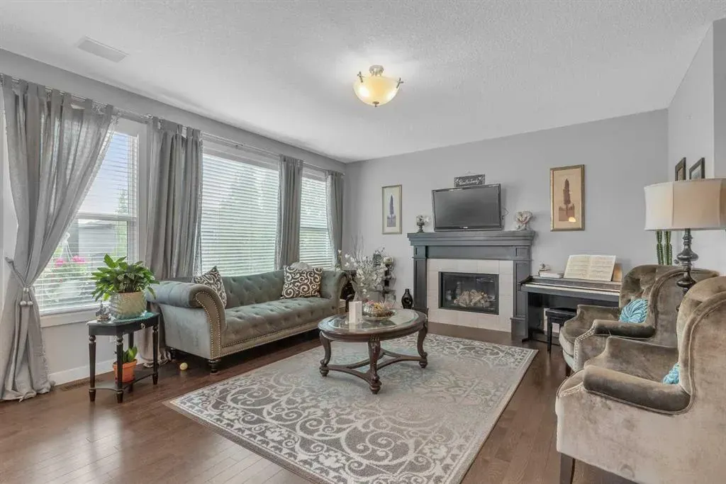 19 Mount Rae Heights