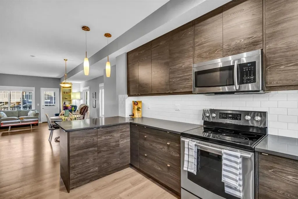 438 Nolan Hill Boulevard NW