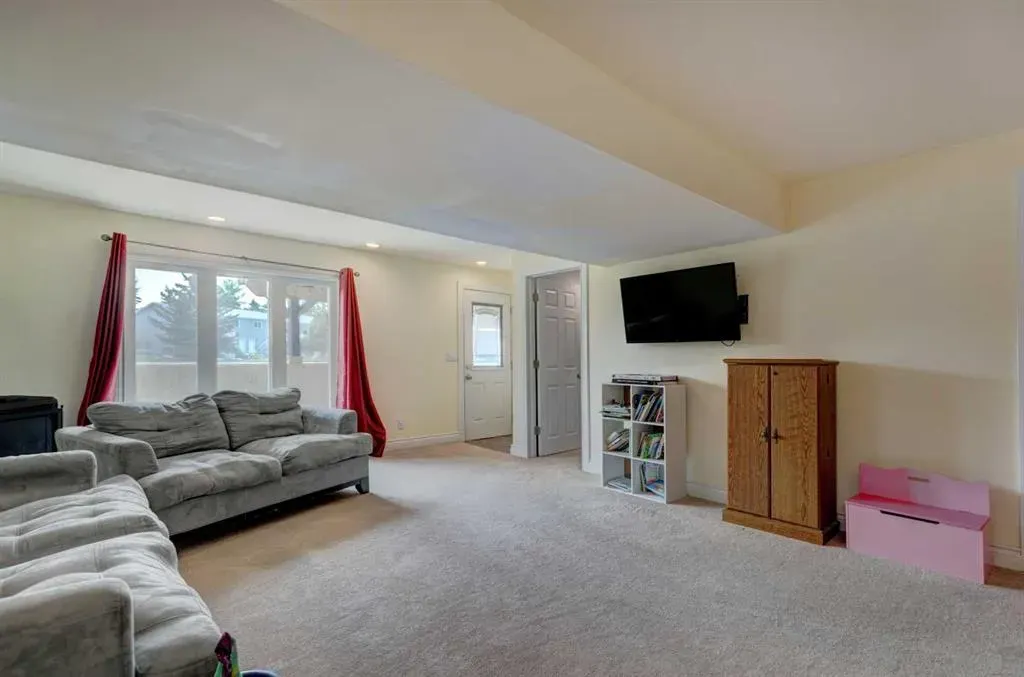 711 High Country Drive NW