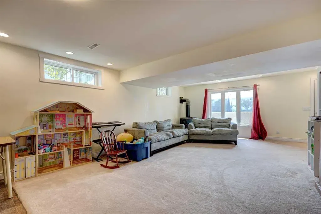 711 High Country Drive NW