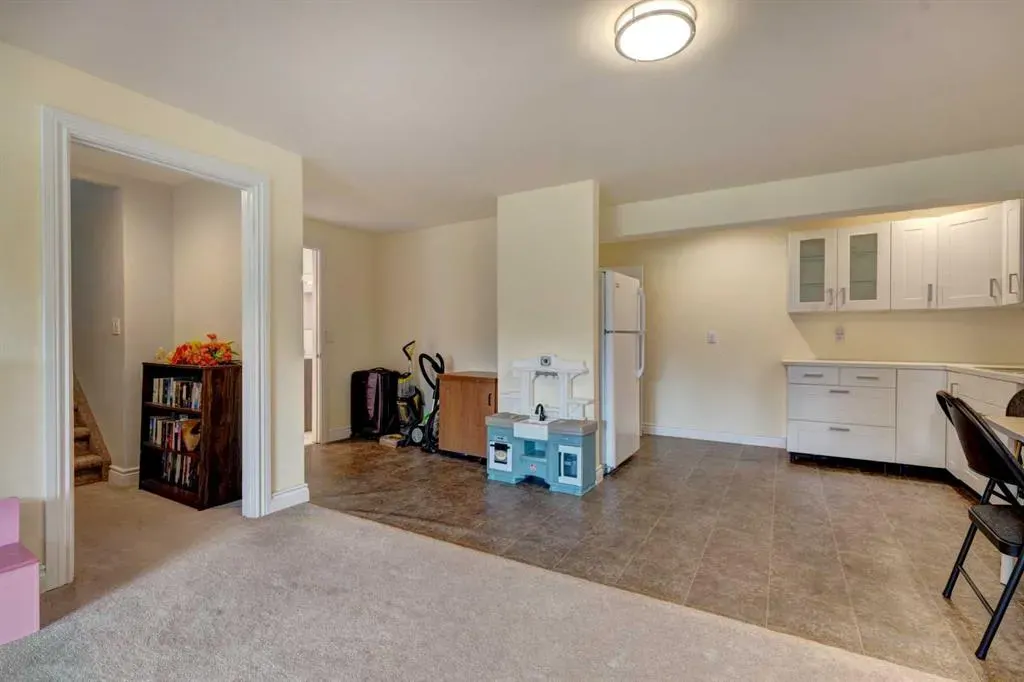 711 High Country Drive NW