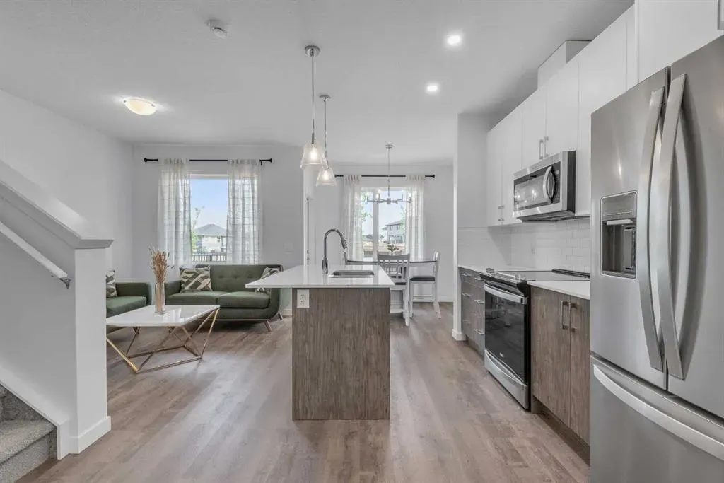 25 Evanscrest Mews NW, #407