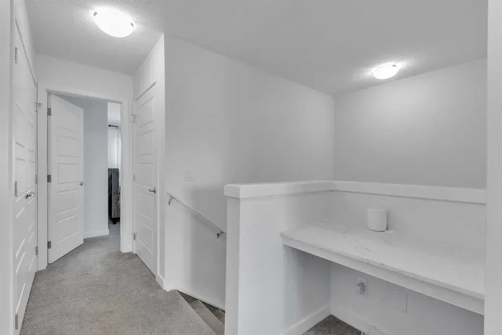 25 Evanscrest Mews NW, #407