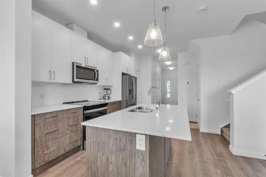 25 Evanscrest Mews NW, #407
