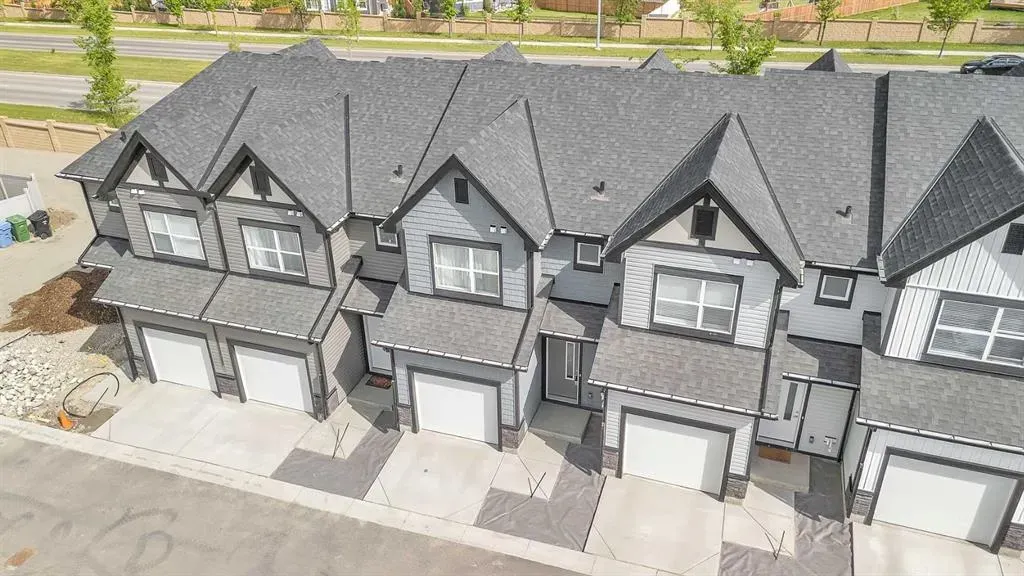 25 Evanscrest Mews NW, #407