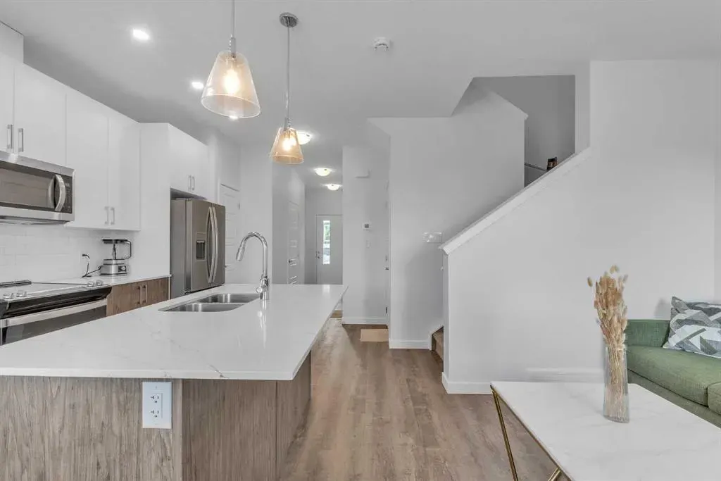 25 Evanscrest Mews NW, #407