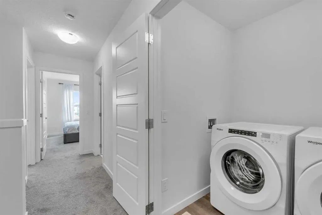 25 Evanscrest Mews NW, #407