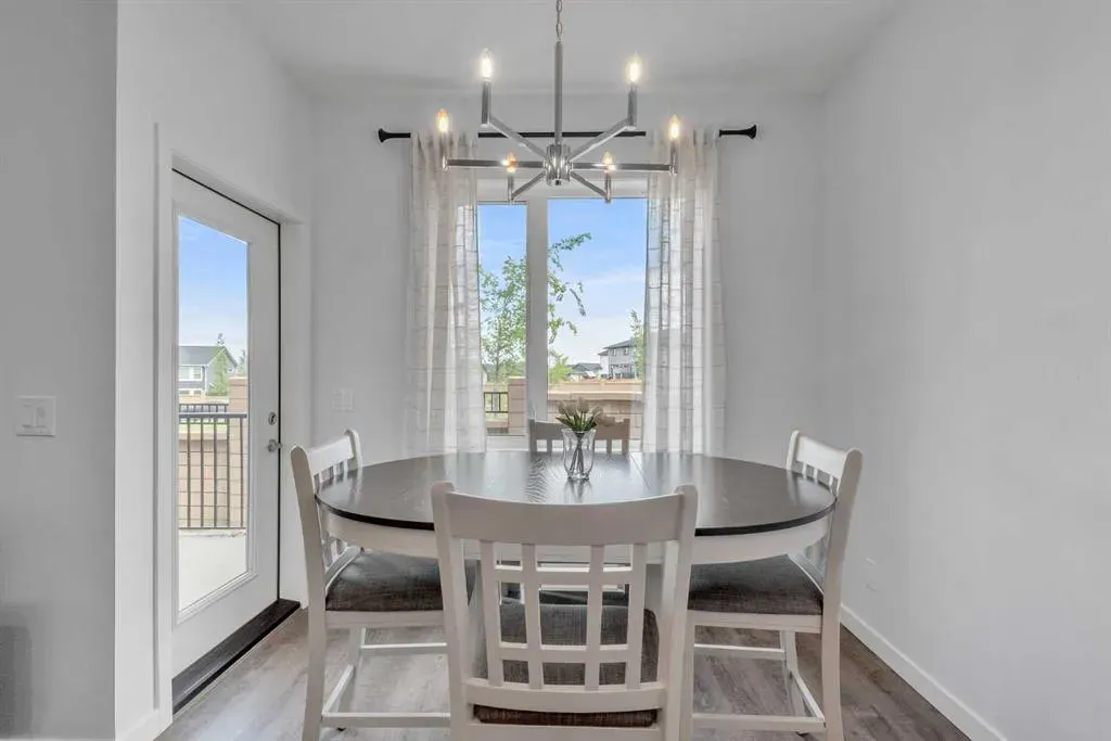 25 Evanscrest Mews NW, #407
