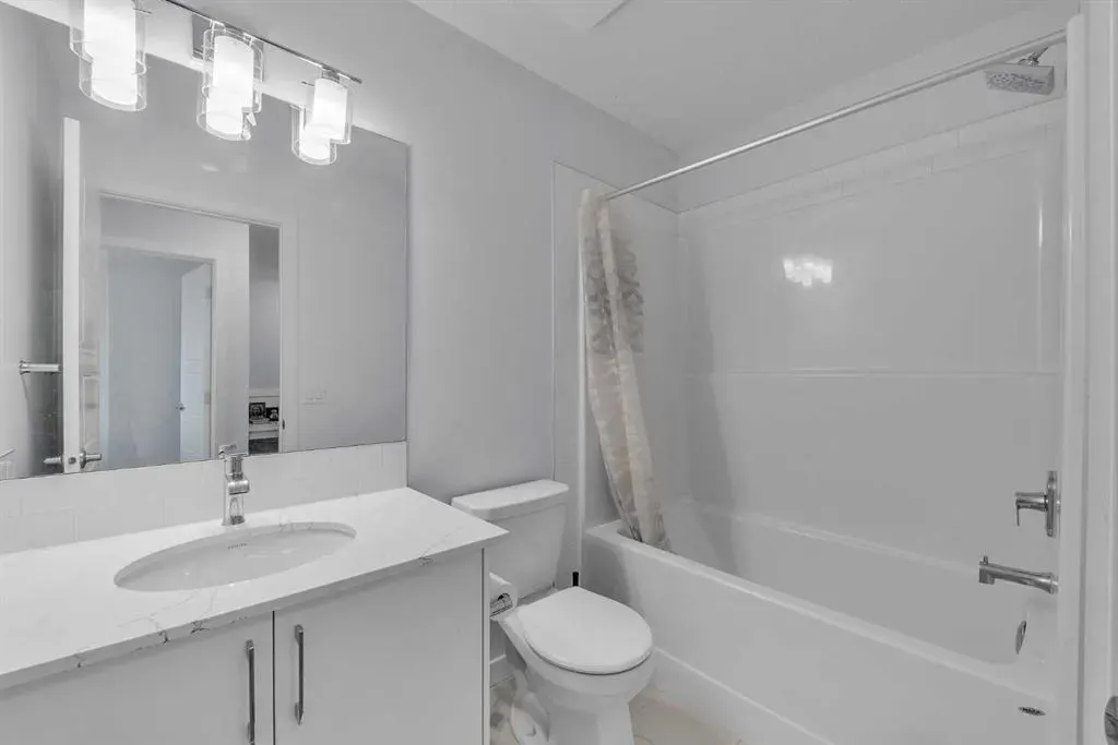 25 Evanscrest Mews NW, #407