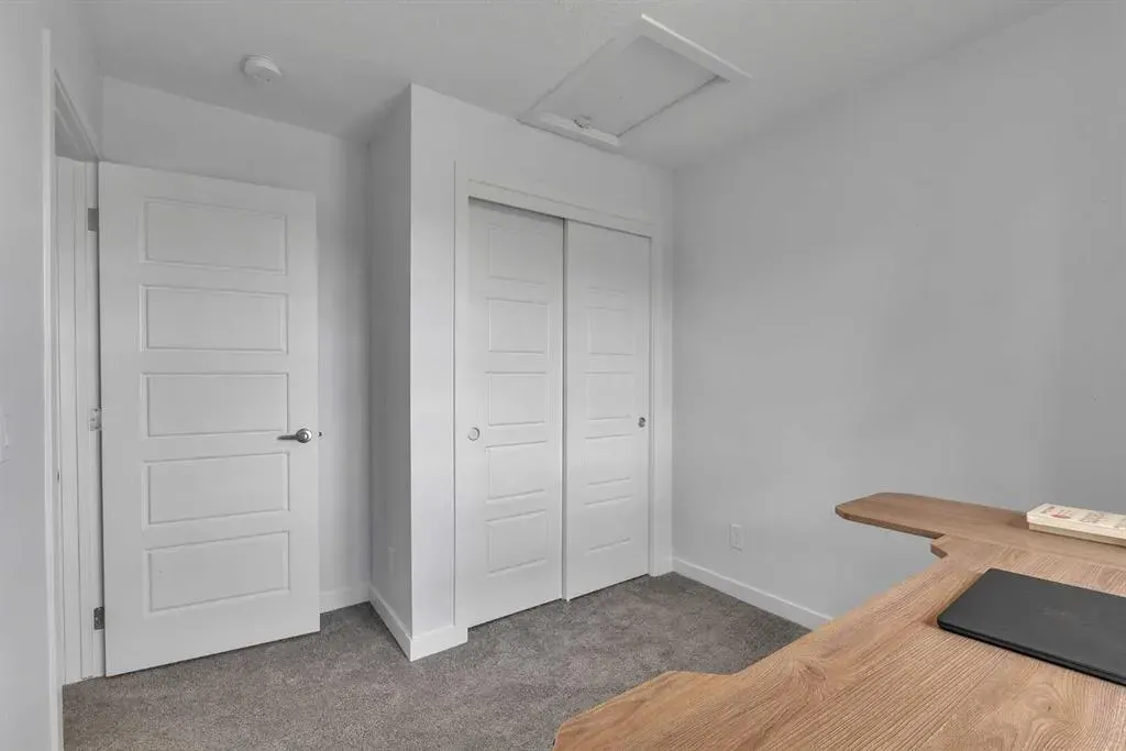 25 Evanscrest Mews NW, #407
