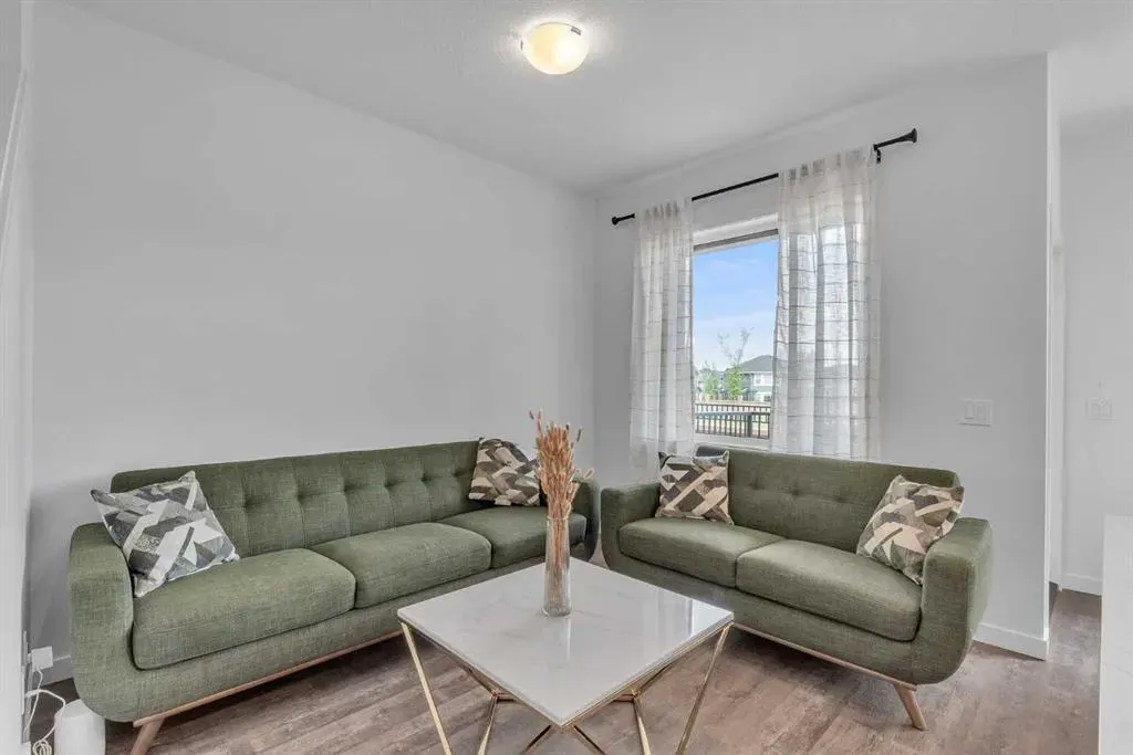 25 Evanscrest Mews NW, #407