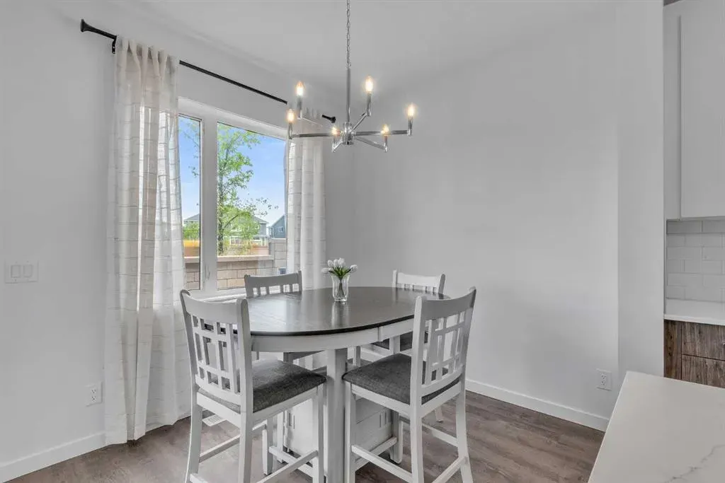 25 Evanscrest Mews NW, #407