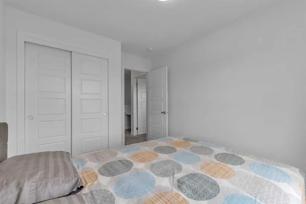 25 Evanscrest Mews NW, #407