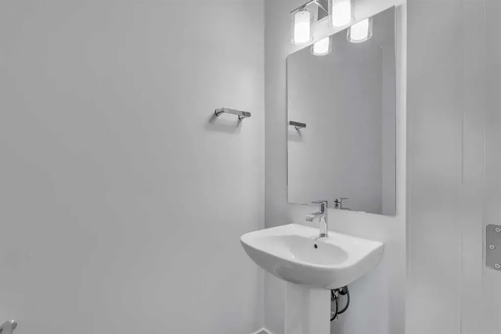 25 Evanscrest Mews NW, #407