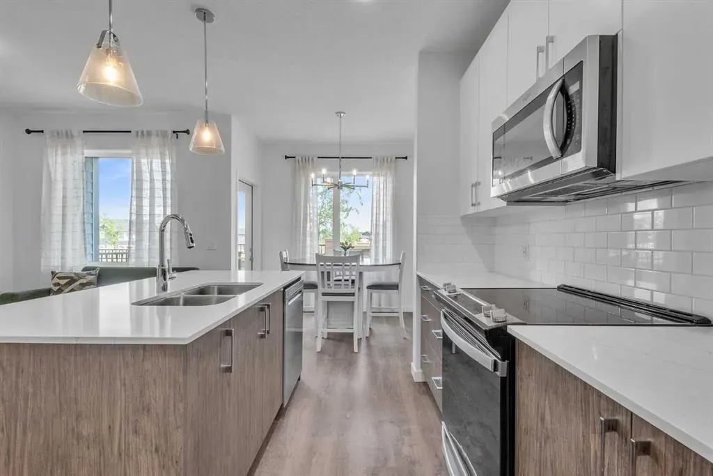 25 Evanscrest Mews NW, #407