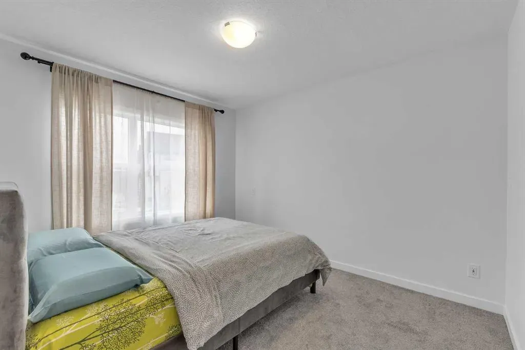 25 Evanscrest Mews NW, #407