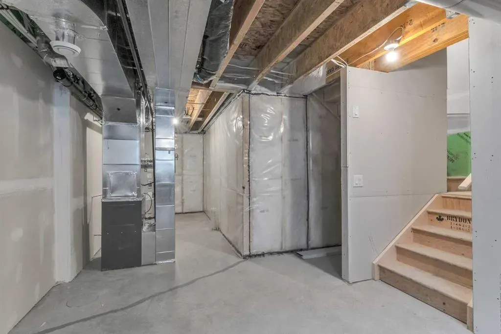 25 Evanscrest Mews NW, #407