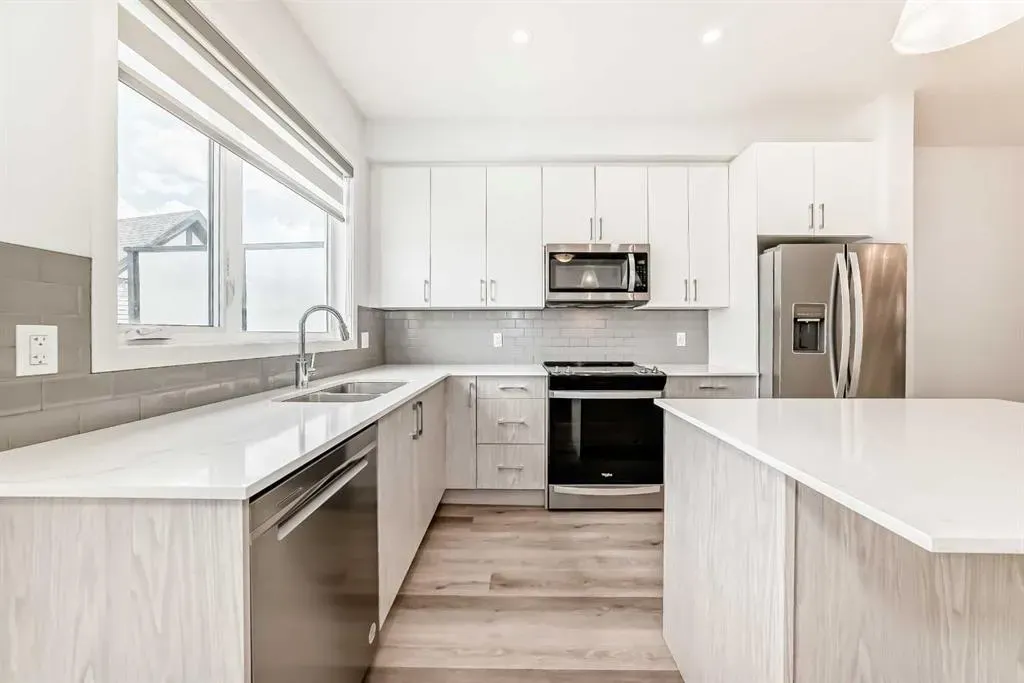 75 Evanscrest Common NW, #106