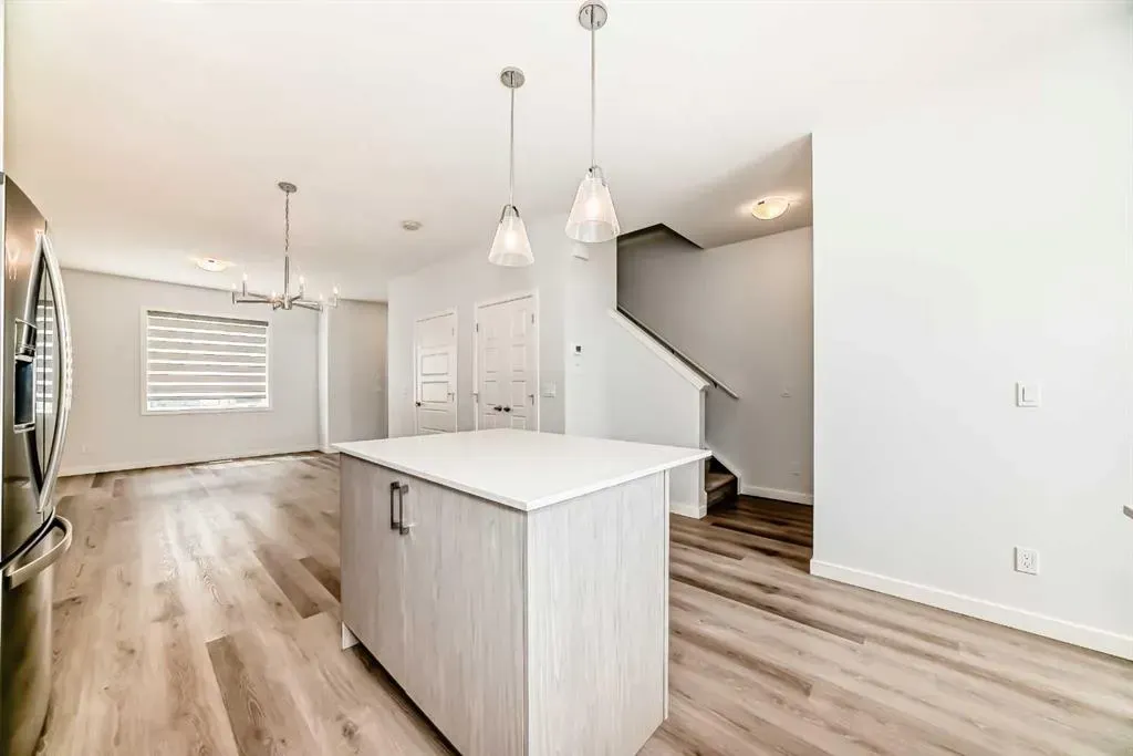 75 Evanscrest Common NW, #106