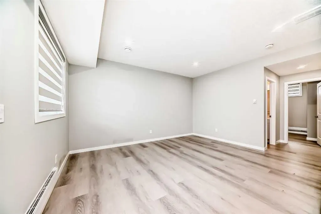 75 Evanscrest Common NW, #106