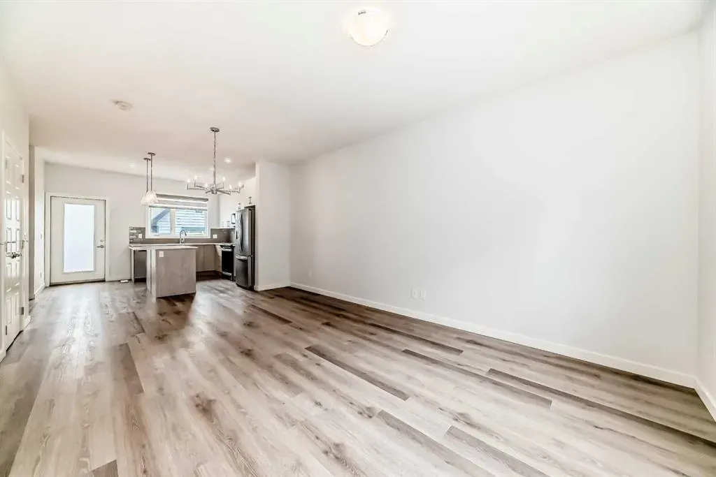 75 Evanscrest Common NW, #106