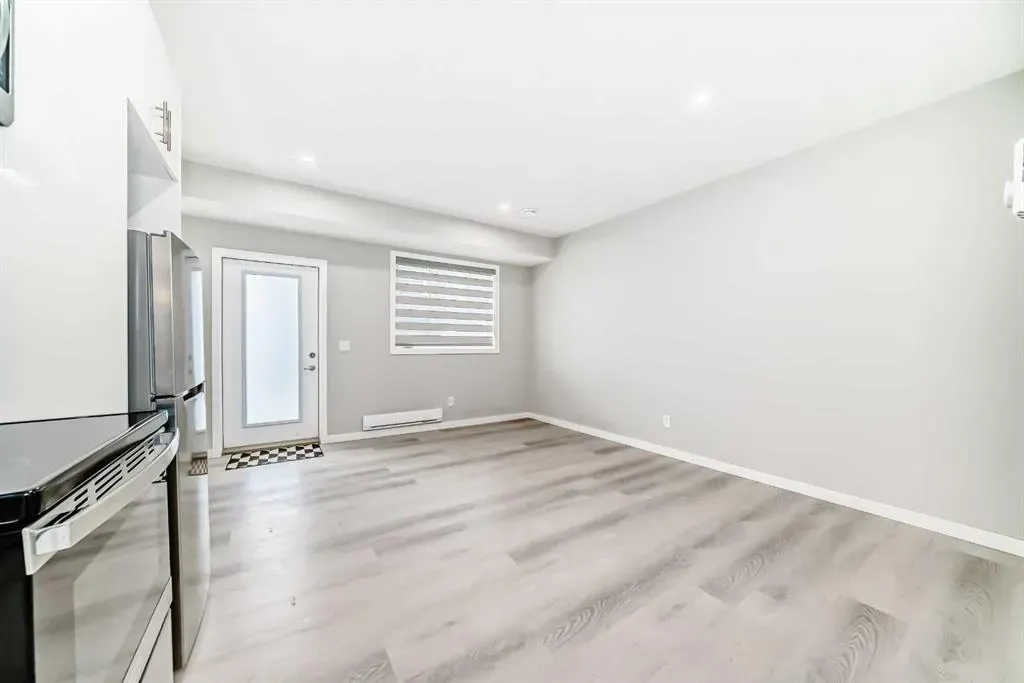 75 Evanscrest Common NW, #106