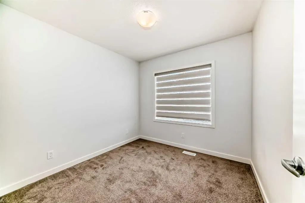 75 Evanscrest Common NW, #106