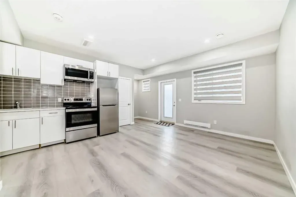 75 Evanscrest Common NW, #106