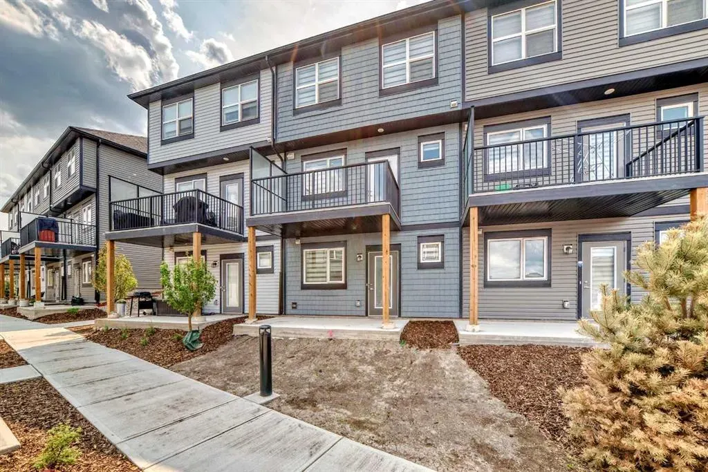 75 Evanscrest Common NW, #106