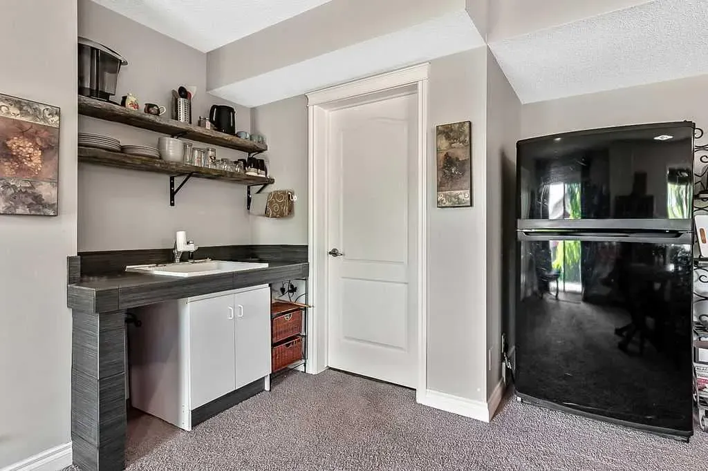 521 Westmount Close