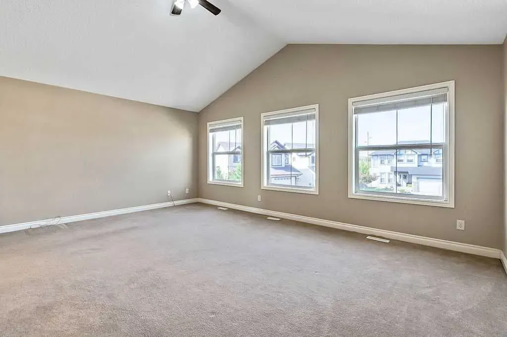 521 Westmount Close