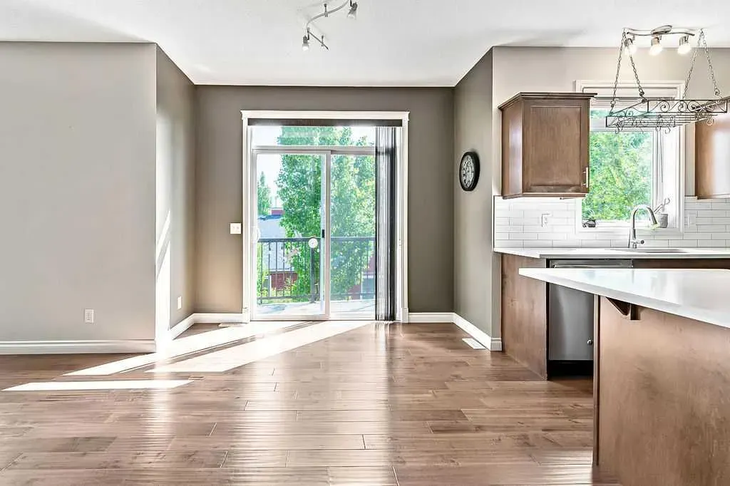 521 Westmount Close
