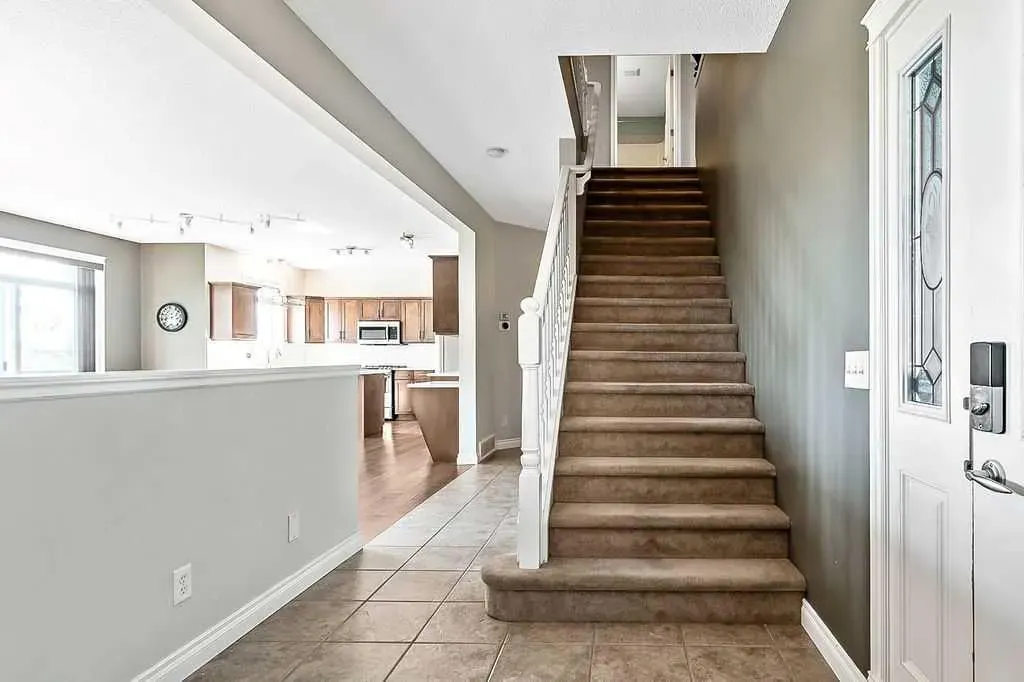 521 Westmount Close