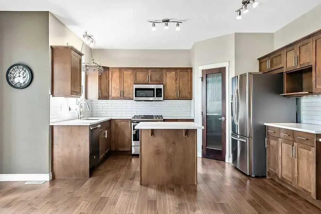 521 Westmount Close