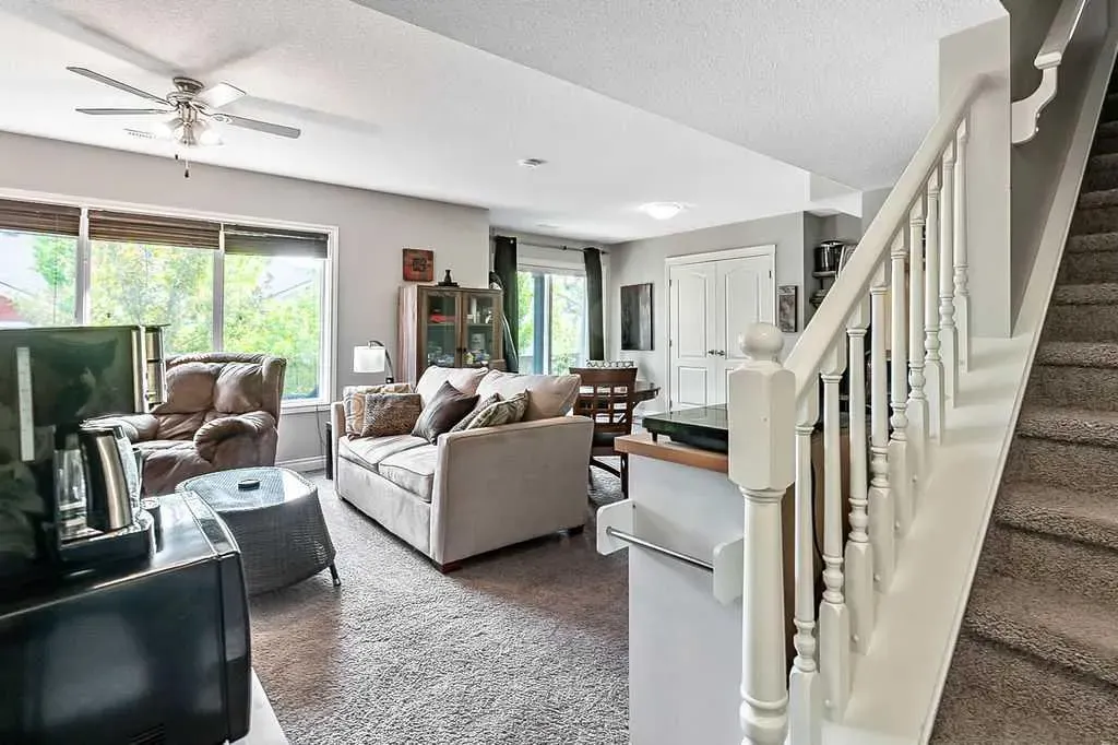 521 Westmount Close