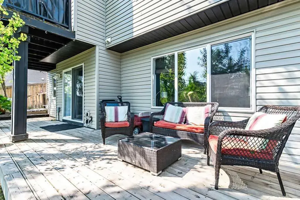 521 Westmount Close