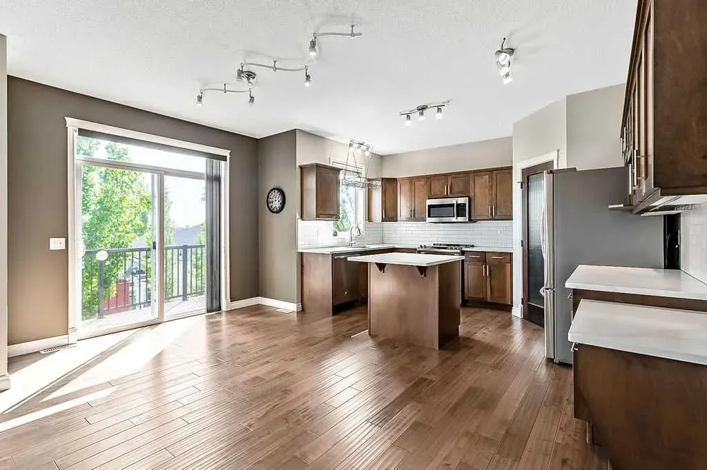 521 Westmount Close