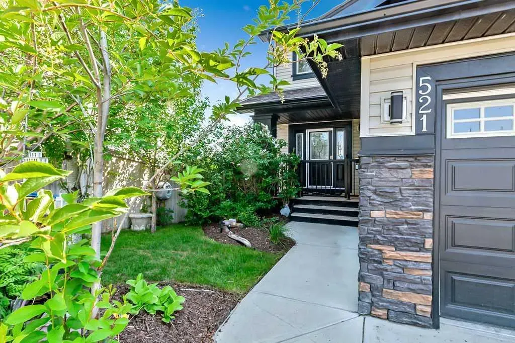 521 Westmount Close