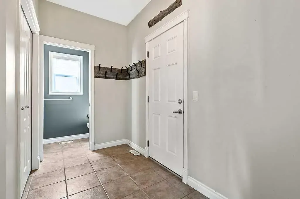521 Westmount Close